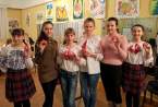 Коломийські писанкарі вчили маріупольців писати писанки Коломийські писанкарі вчили маріупольців писати писанки
